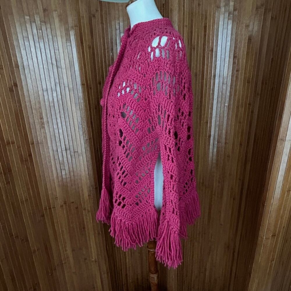 Vintage 70s Crochet Poncho Cardigan Raspberry Pink Fringe - Picture 4 of 6